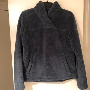 Women’s North Face pullover